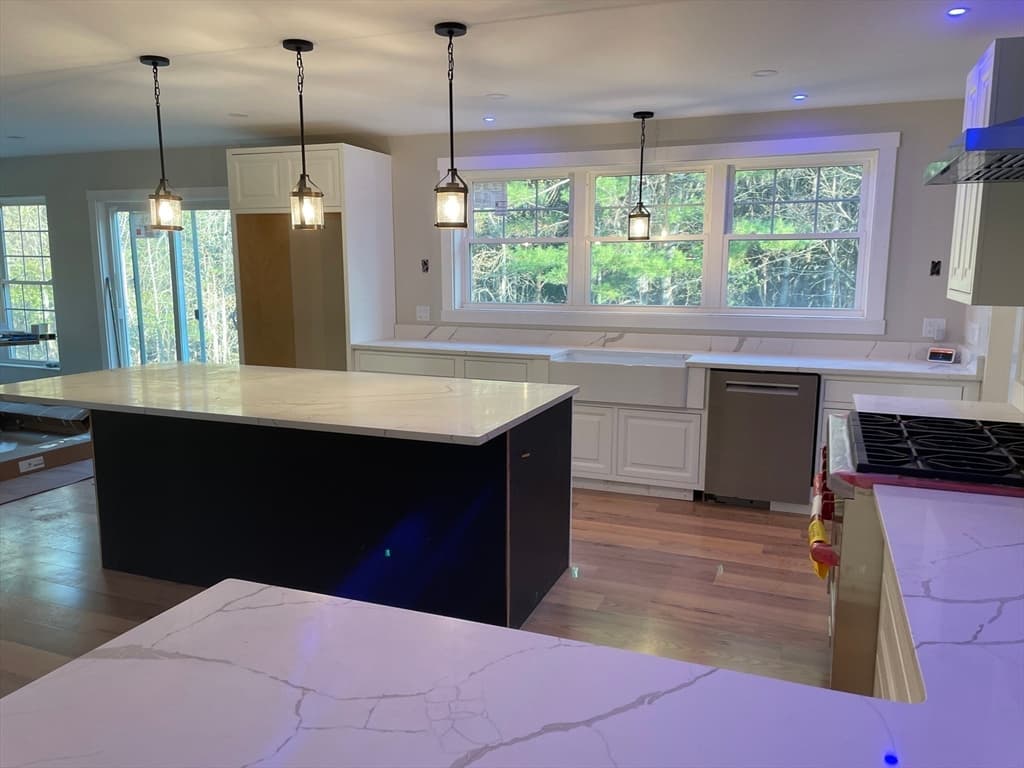 28 Marion, Rochester MA 02770