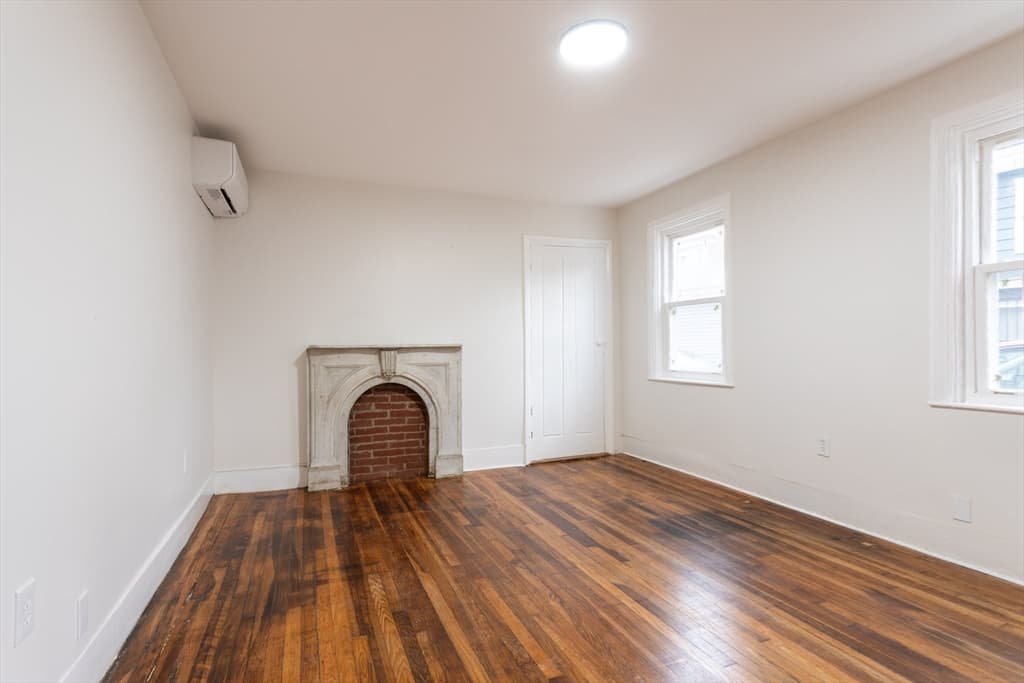 Single Family Residence at 21 Starr Ln, Boston MA 02130, photo 4 of 20
