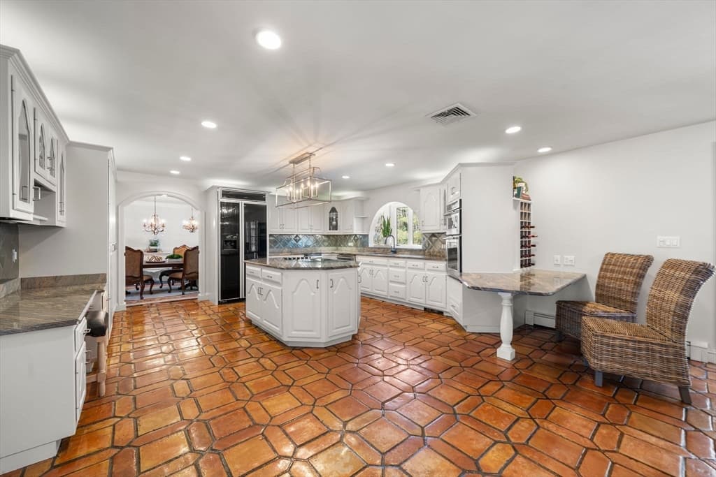 286 Mayflower Cir, Hanover MA 02339 photo 5