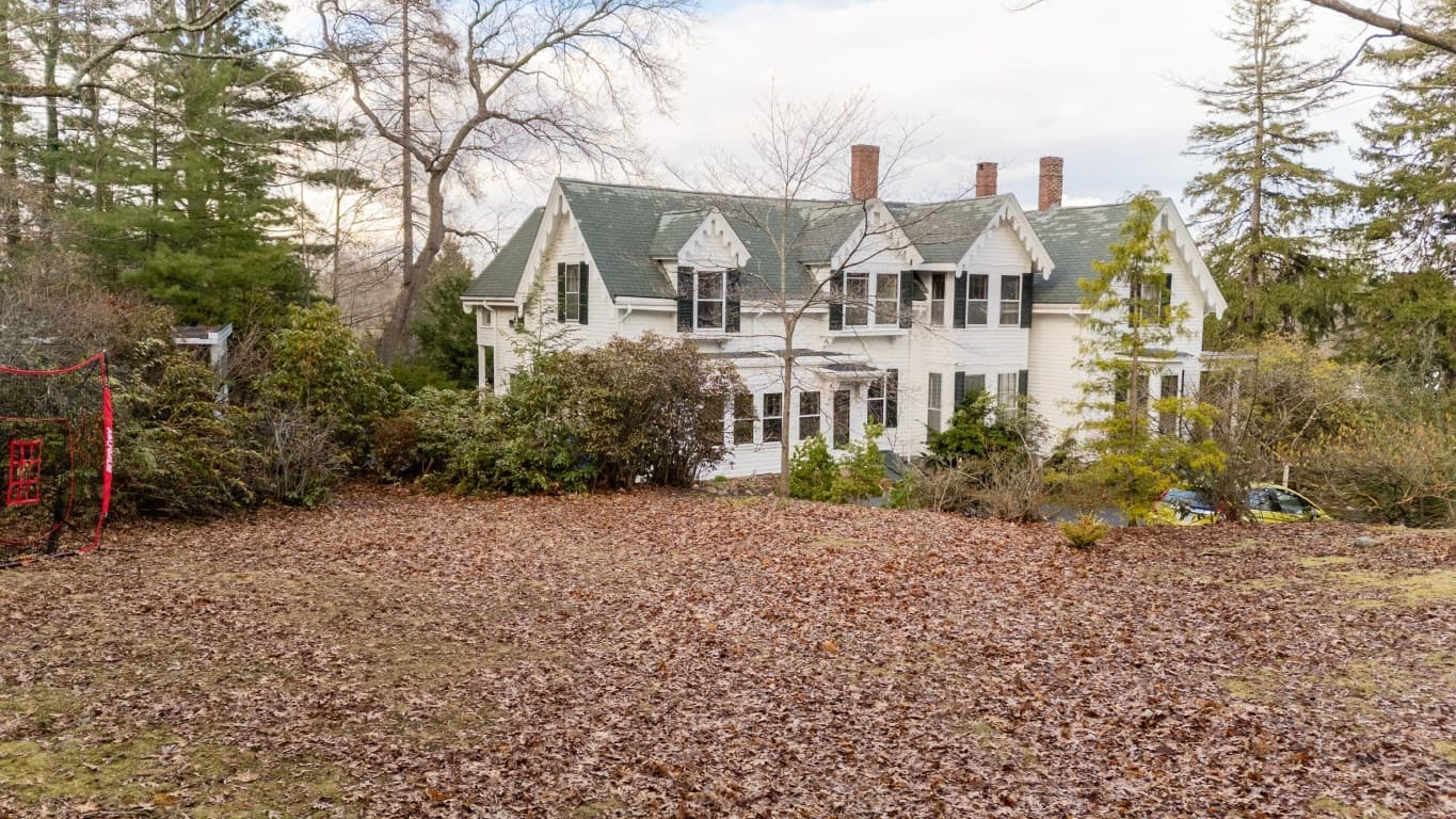 Residential at 140 Pleasant St, Newton MA 02459, Newton, photo 3 of 9