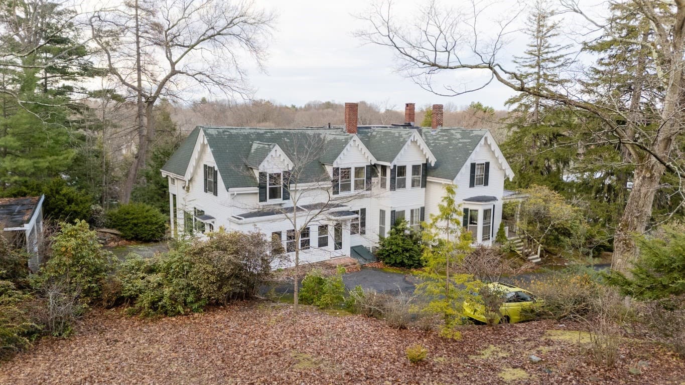 Residential at 140 Pleasant St, Newton MA 02459, Newton, photo 4 of 9