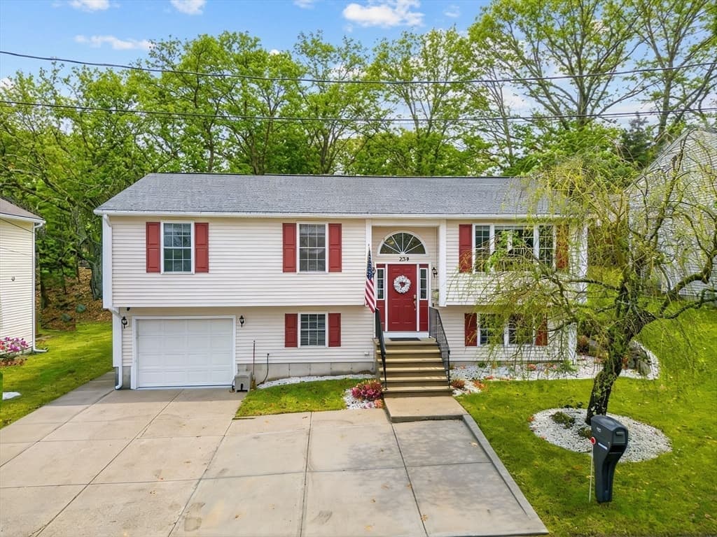 Single Family Residence at 234 Minerva Ave, Cumberland RI 02864, Cumberland, photo 2 of 37