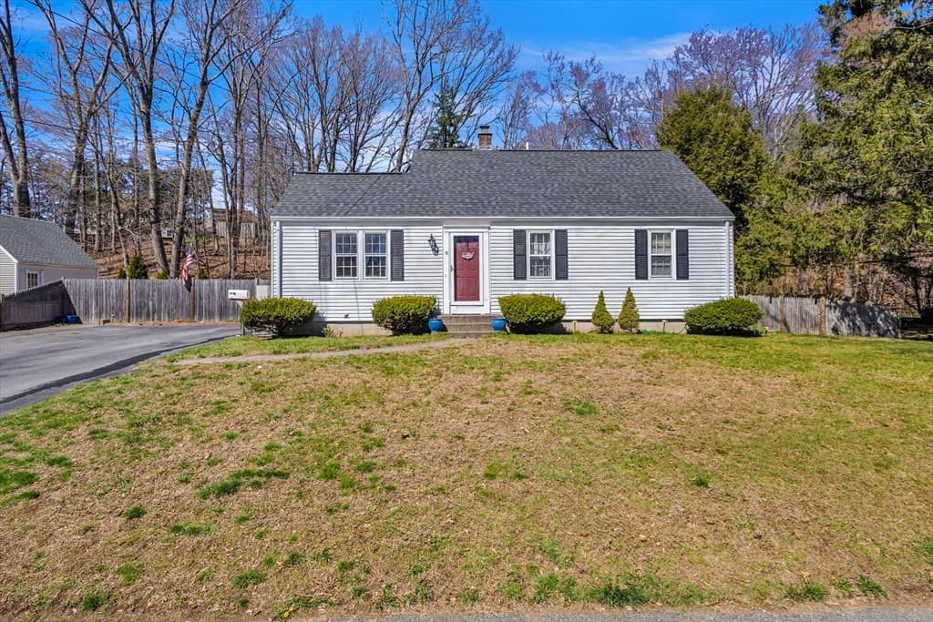 18 Mayflower Rd, Northborough MA 01532