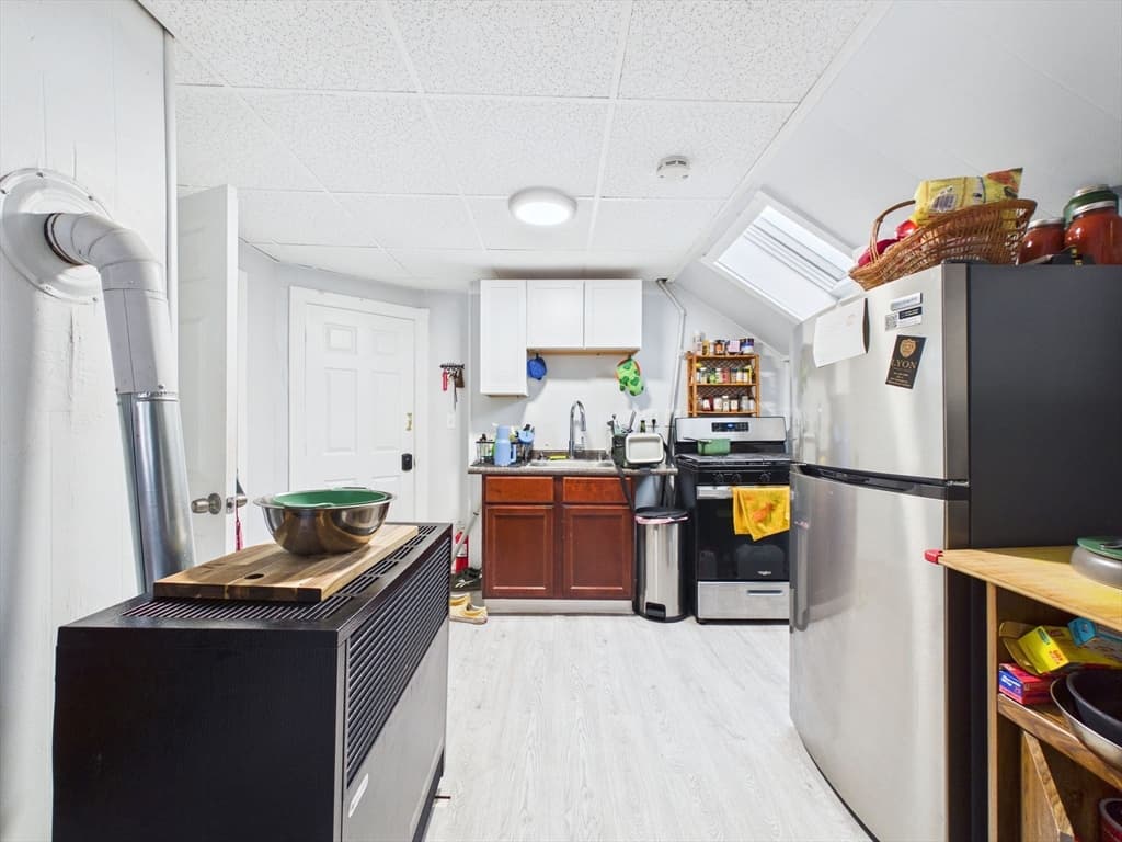 5-9 Family at 826 County St, New Bedford MA 02740, photo 6 of 34
