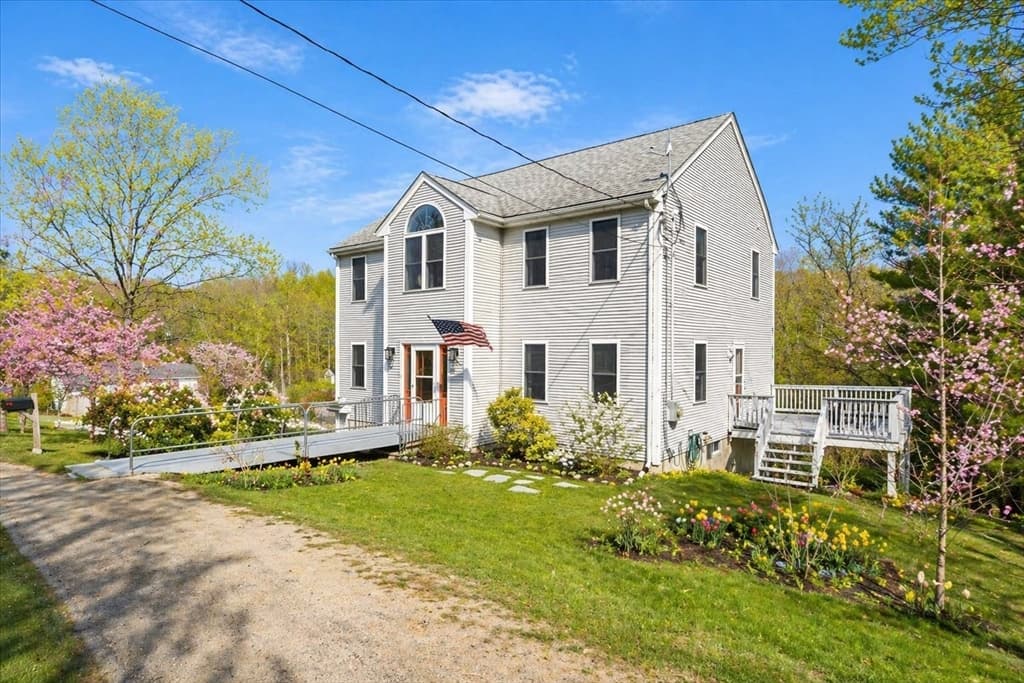 Single Family Residence at 10 Manomet Beach Blvd, Plymouth MA 02360, Plymouth, photo 2 of 40
