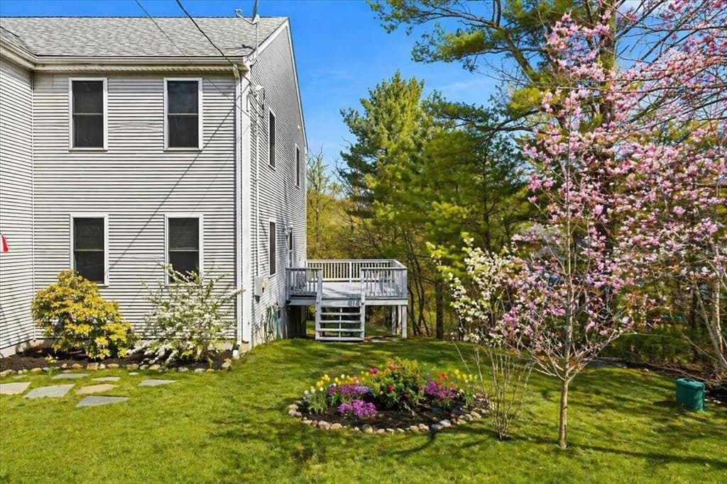 Single Family Residence at 10 Manomet Beach Blvd, Plymouth MA 02360, Plymouth, photo 3 of 40