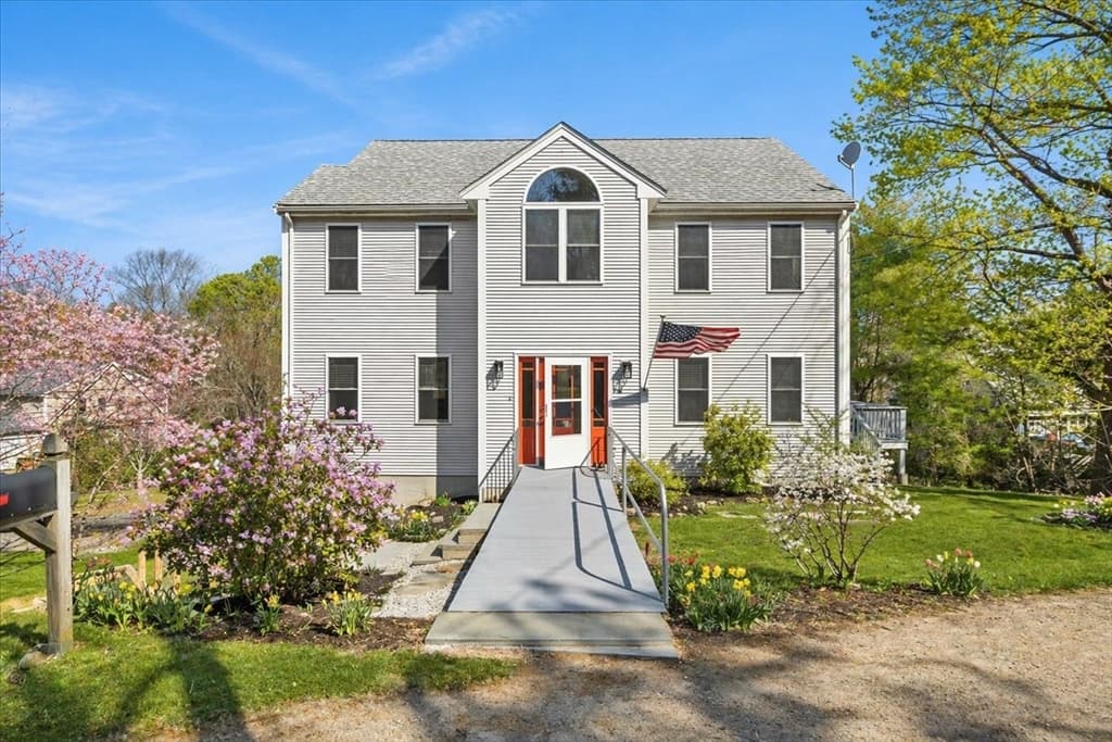 10 Manomet Beach Blvd, Plymouth MA 02360