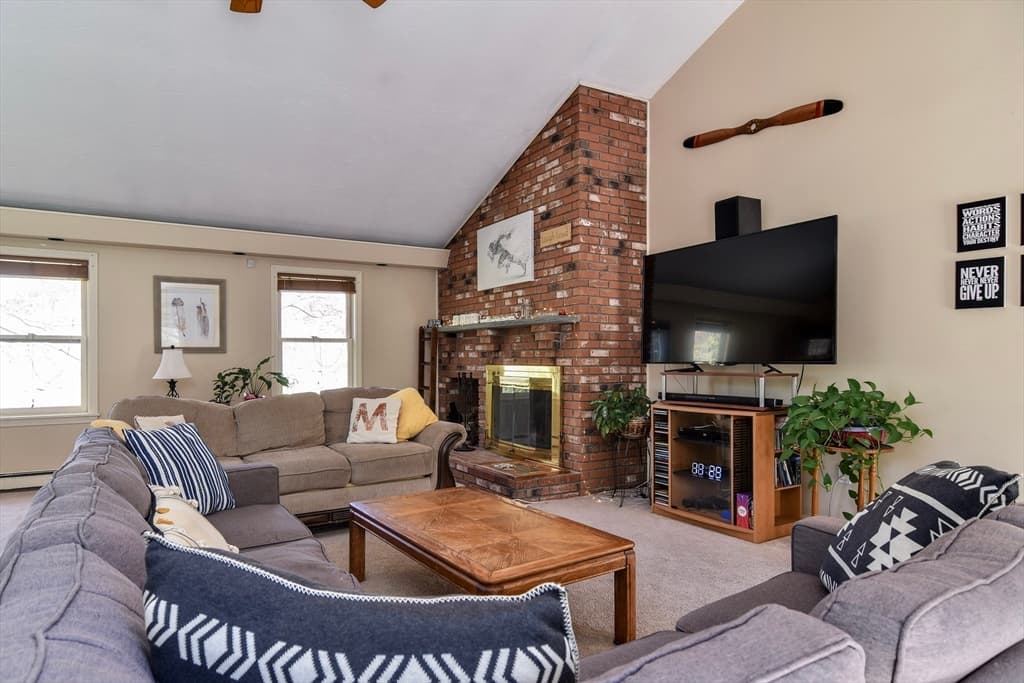 128 Upton Rd, Westborough MA 01581 photo 5