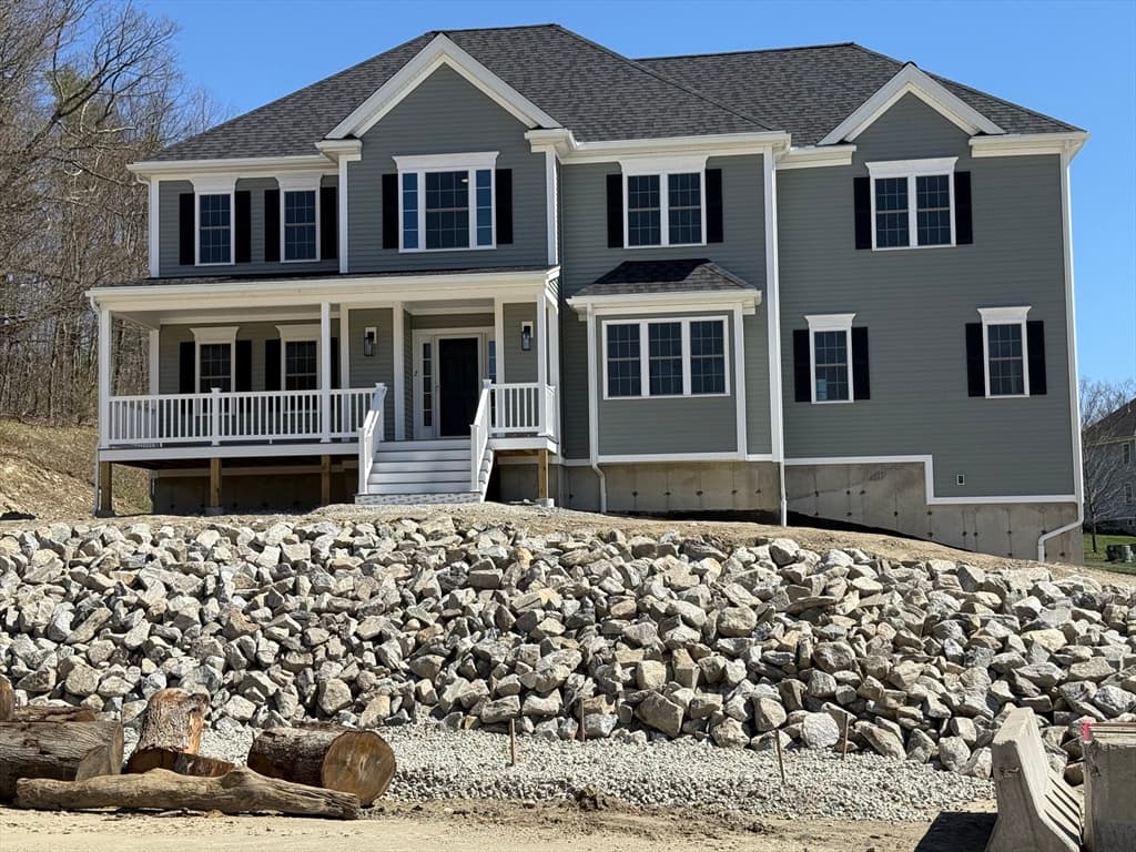 2 Clover Glen Circle, Shrewsbury MA 01545