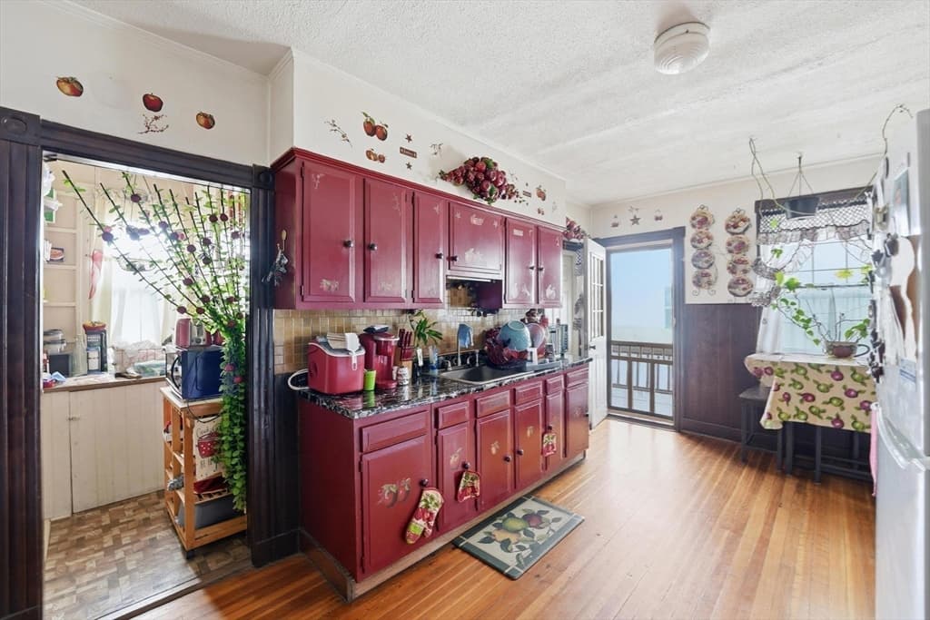 3 Family at 42 Berkshire St, Springfield MA 01151, Springfield, photo 13 of 36