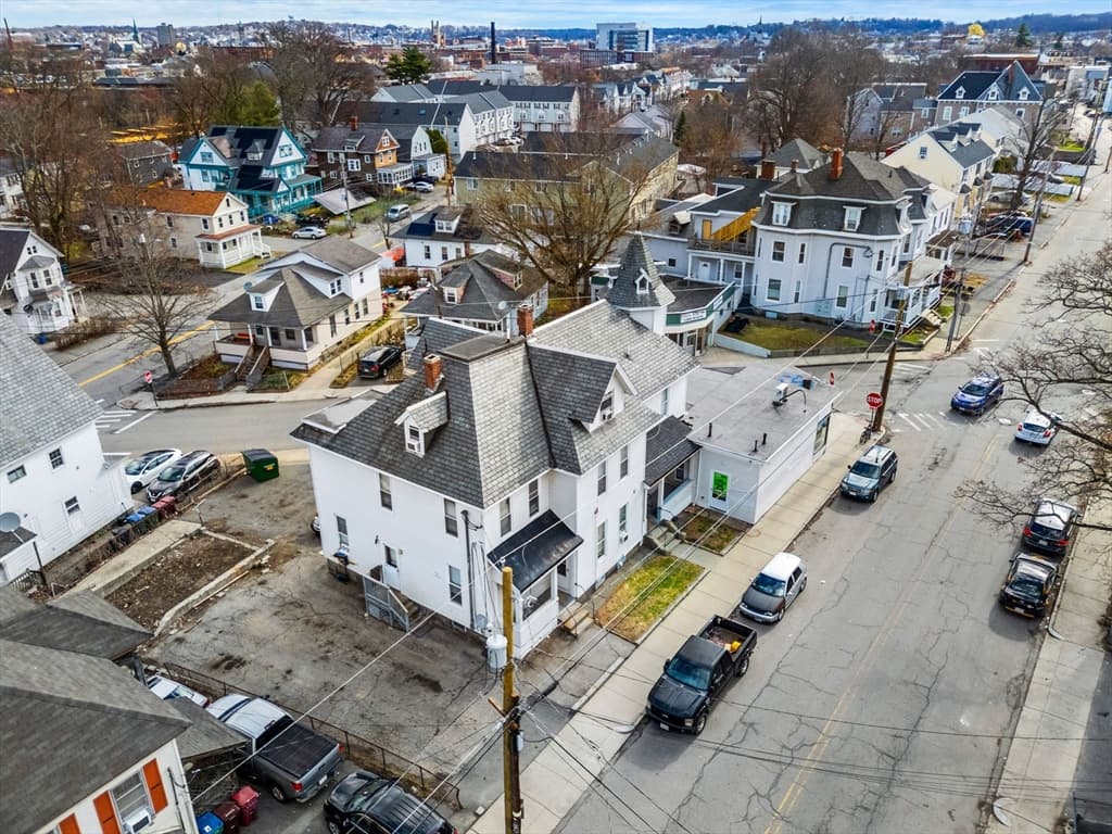 5-9 Family at 237 Branch St, Lowell MA 01851, Lowell, photo 3 of 15