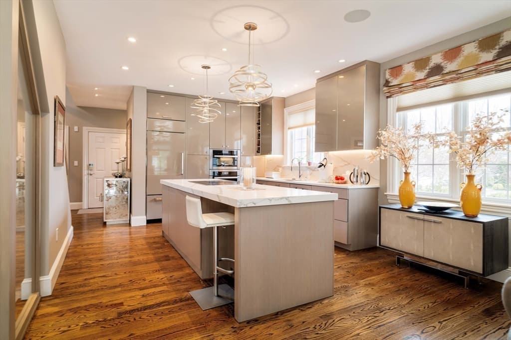 287 Langley Rd # 6, Newton MA 02459