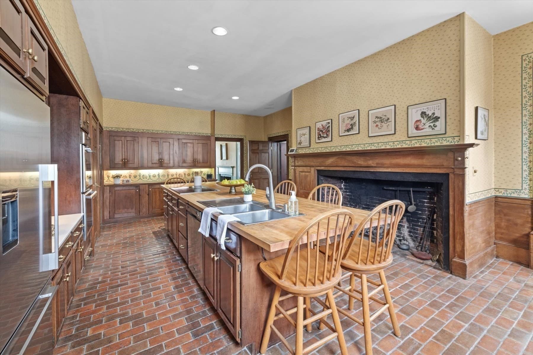 3 Family at 166 High Street, Danvers MA 01923, Danvers, photo 15 of 42