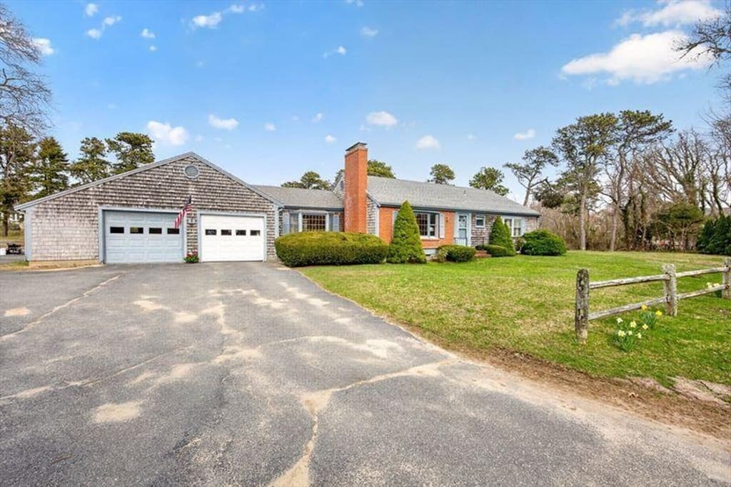 48 Glover Sq, Chatham MA 02633