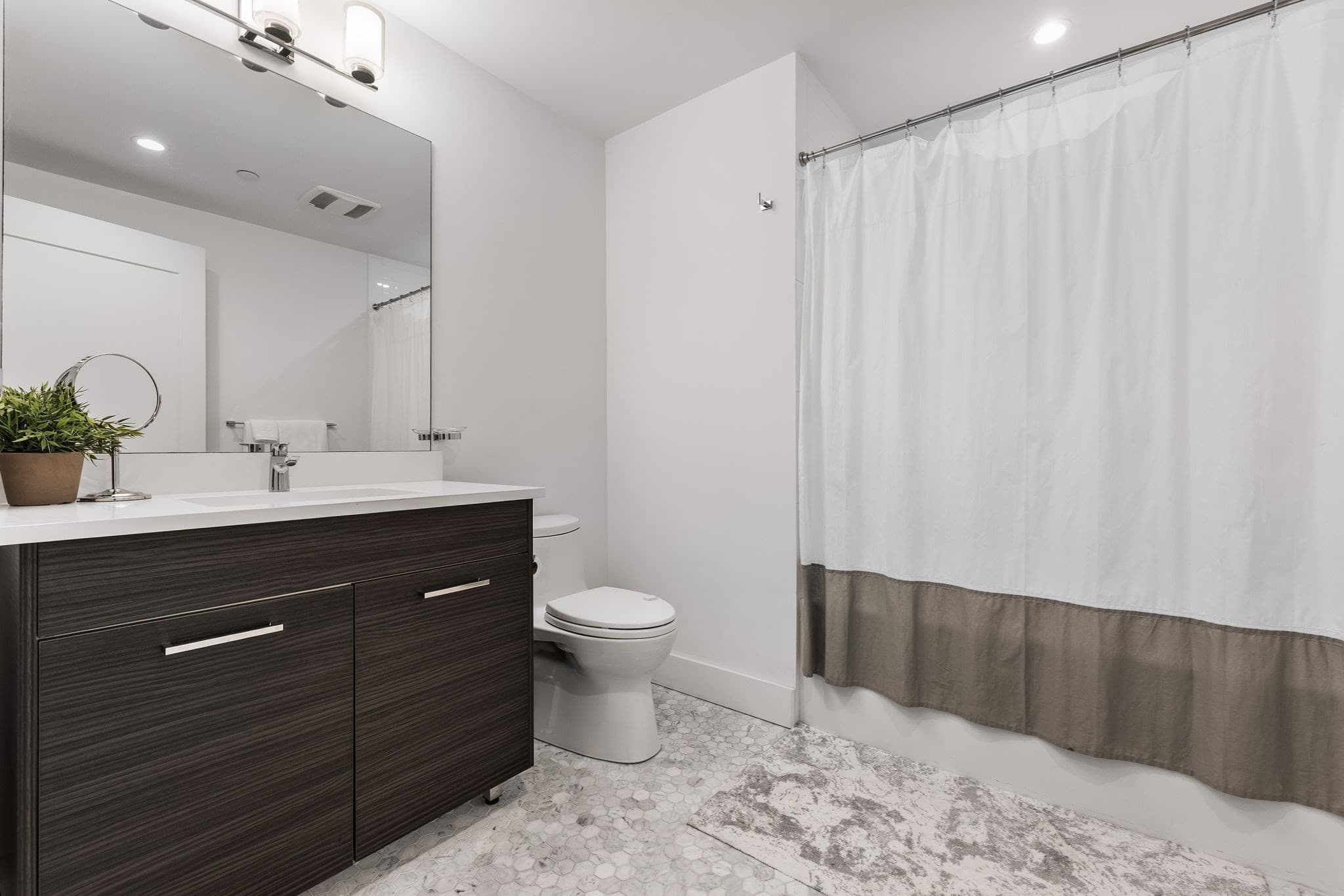 Condominium at 14 West Broadway # 7L, Boston MA 02127, Boston, photo 23 of 36