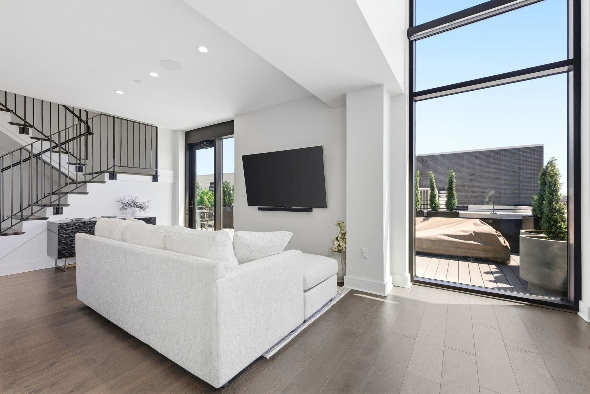 Condominium at 14 West Broadway # 7L, Boston MA 02127, Boston, photo 7 of 36