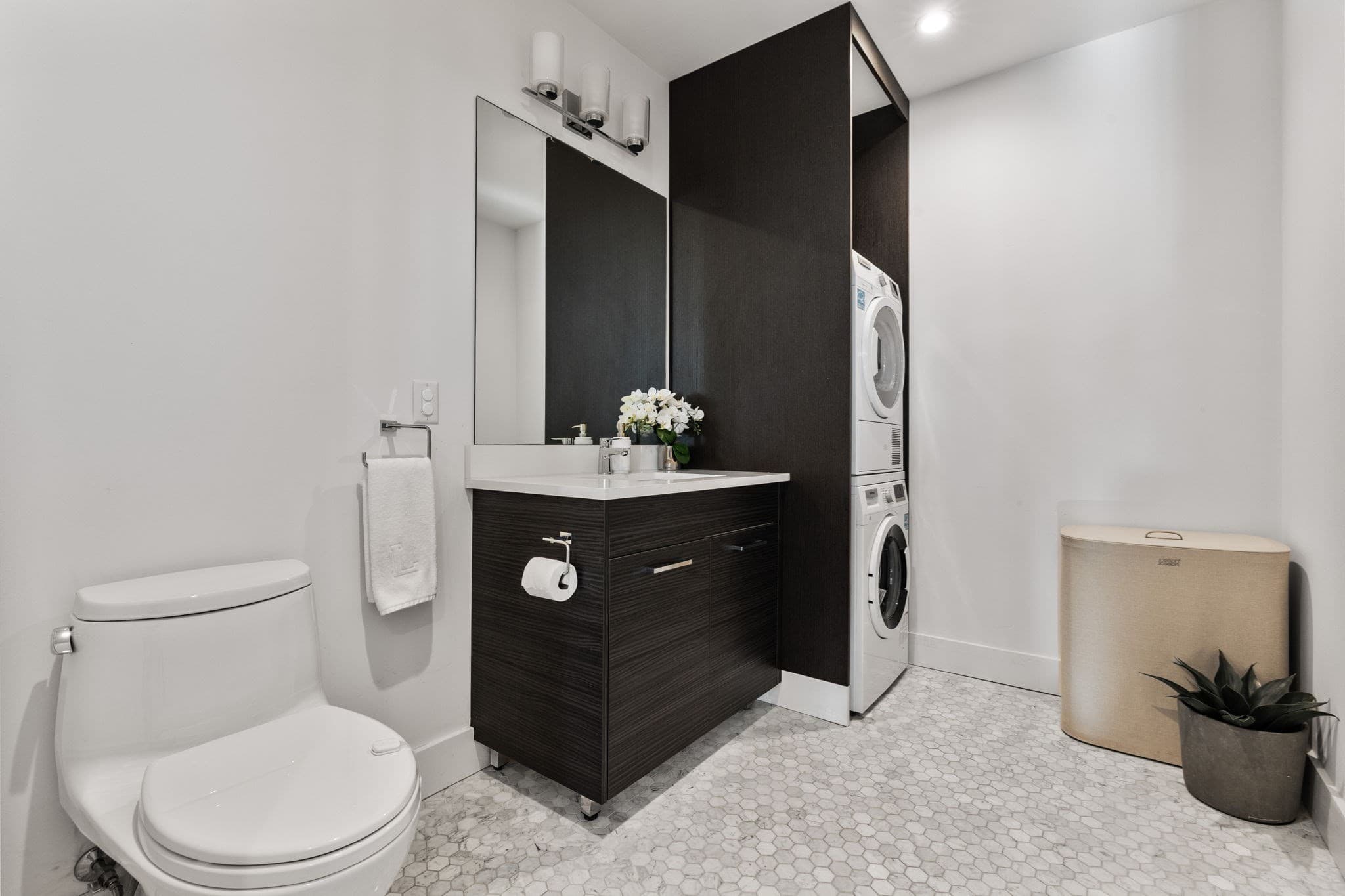 Condominium at 14 West Broadway # 7L, Boston MA 02127, Boston, photo 14 of 36