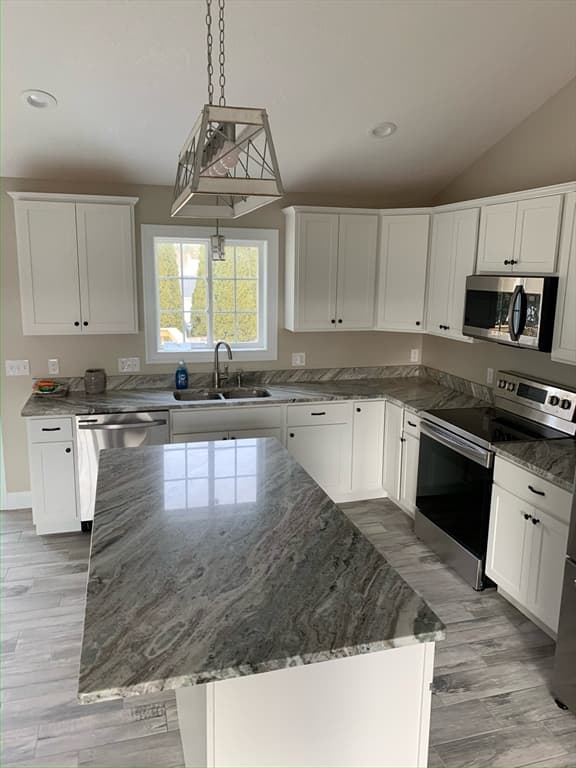 86 Beaumont Ave, Chicopee MA 01013 photo 3