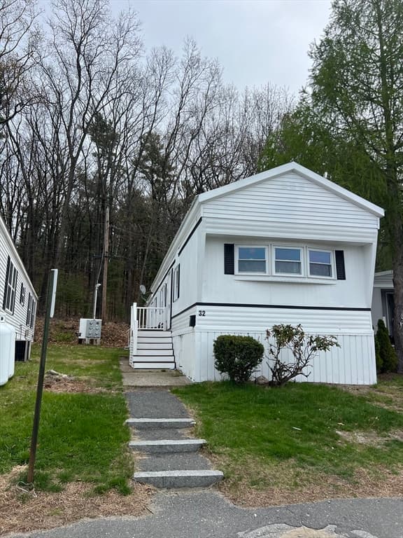 32 Mustang Avenue, Marlborough MA 01752 photo 2