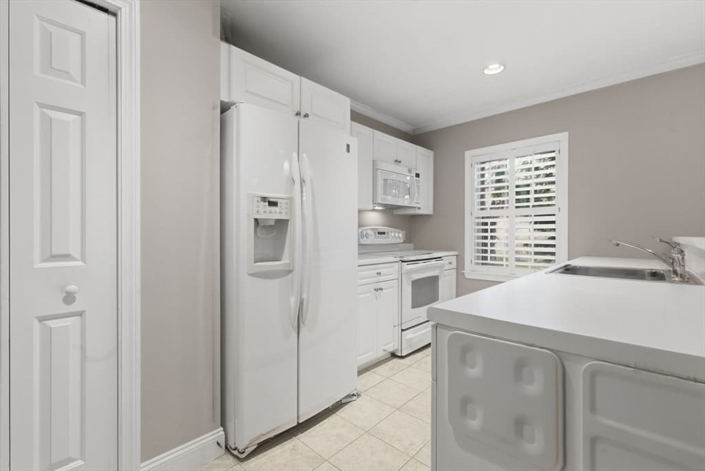 Condominium at 27-29 Commonwealth # 1, Newton MA 02467, Newton, photo 3 of 18