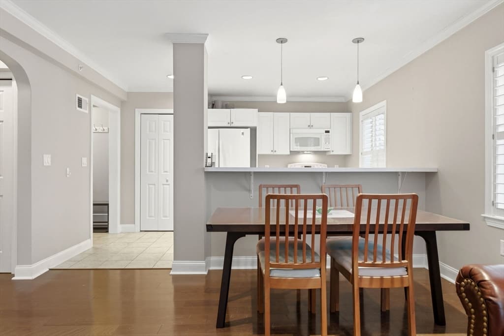 Condominium at 27-29 Commonwealth # 1, Newton MA 02467, Newton, photo 9 of 18