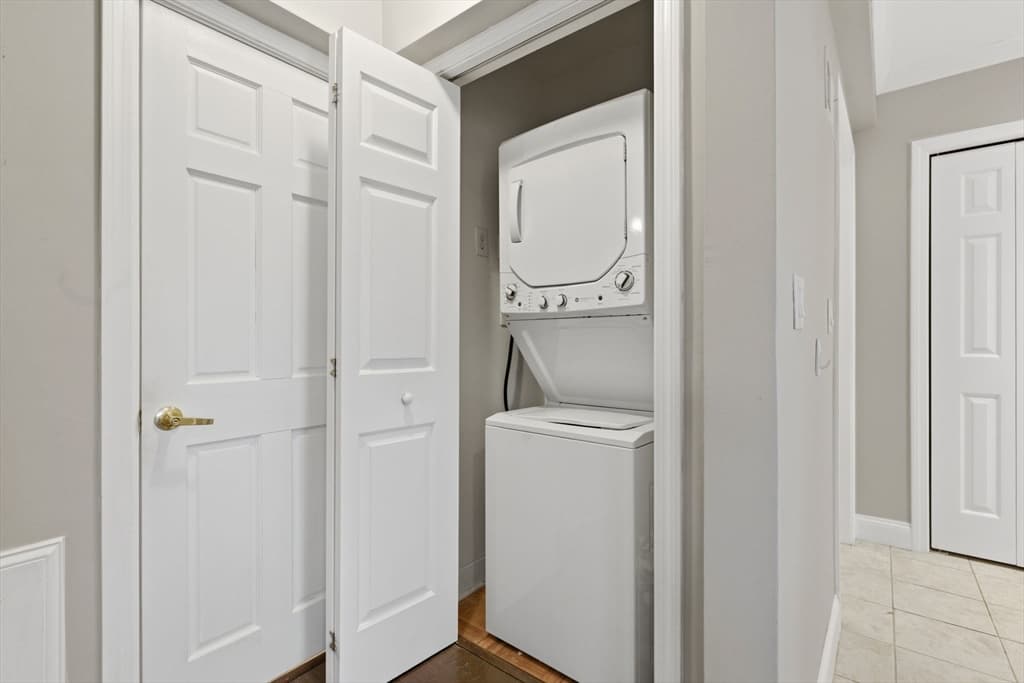 Condominium at 27-29 Commonwealth # 1, Newton MA 02467, Newton, photo 14 of 18
