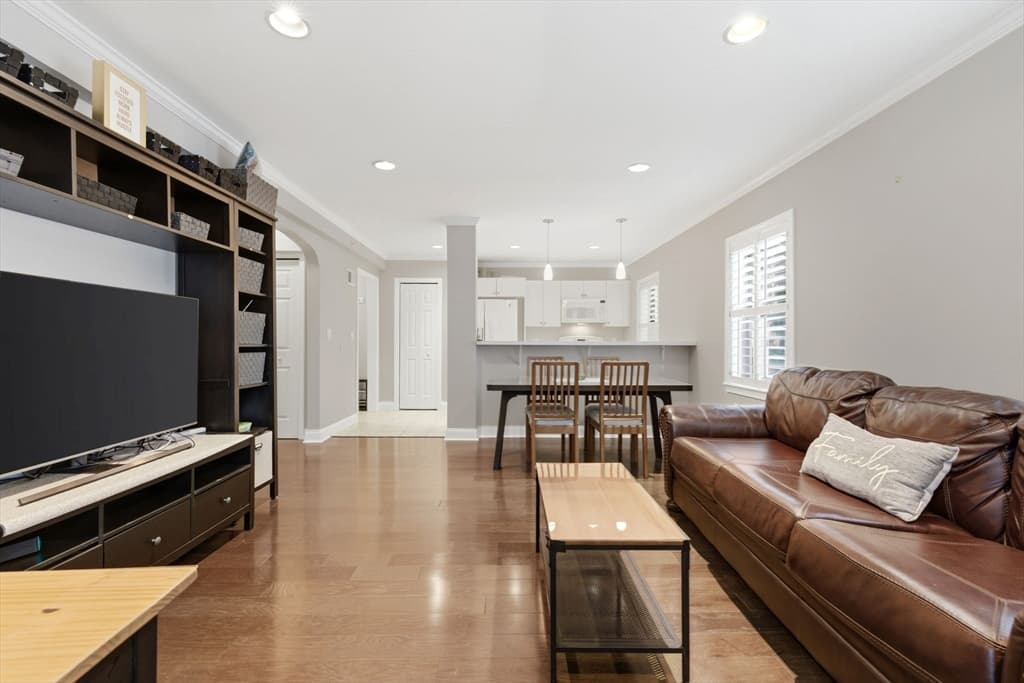 Condominium at 27-29 Commonwealth # 1, Newton MA 02467, Newton, photo 8 of 18