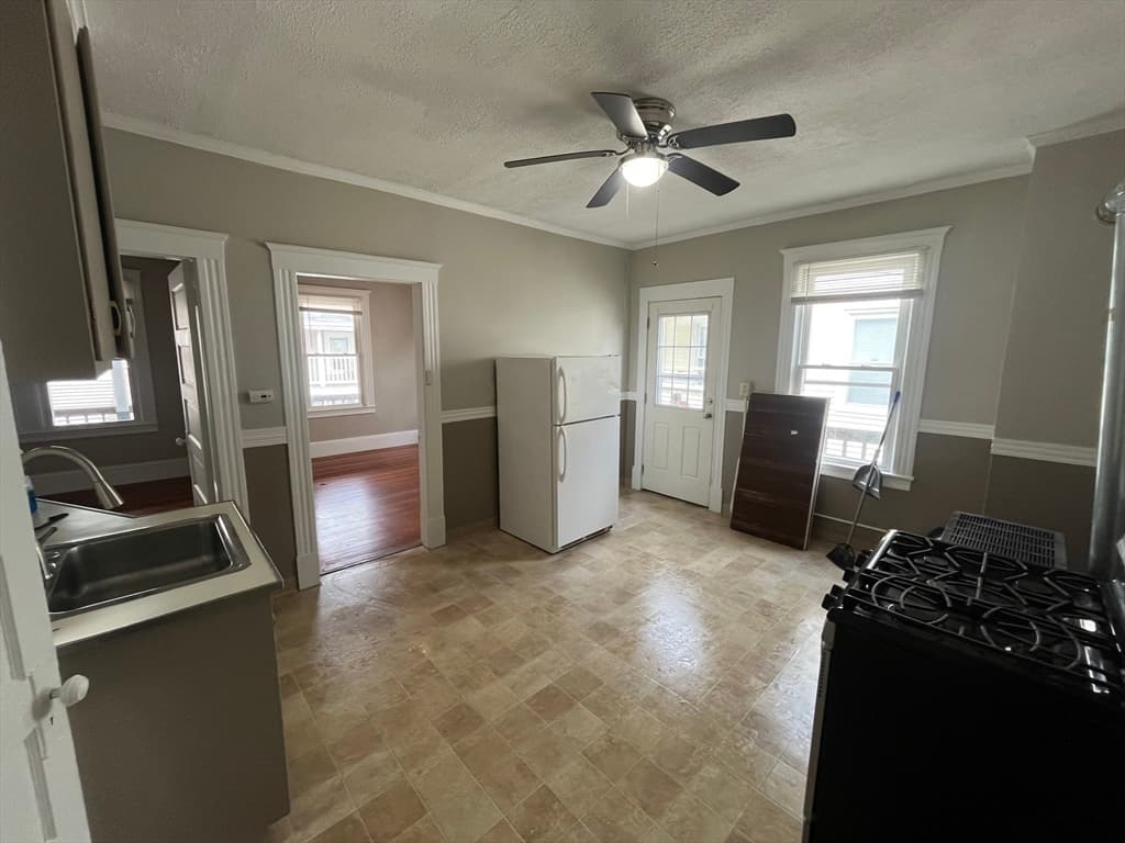 26-28 Parker St, Springfield MA 01151 photo 9