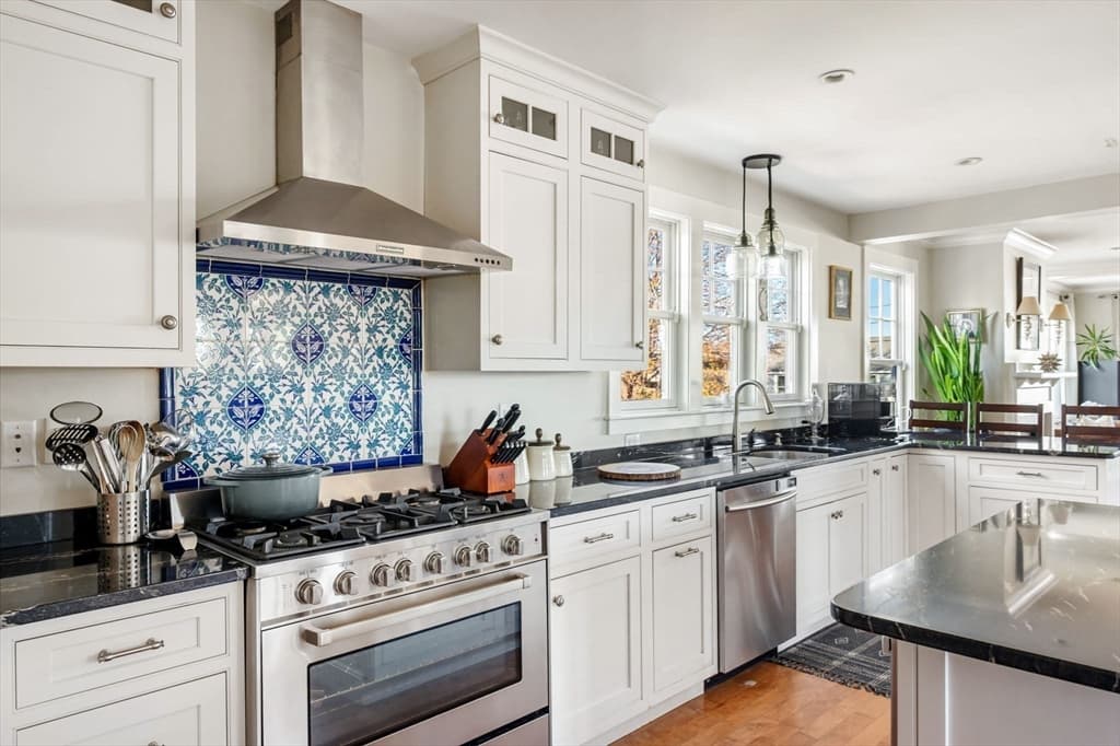 Single Family Residence at 77 Salisbury Street, Hull MA 02045, Hull, photo 5 of 18