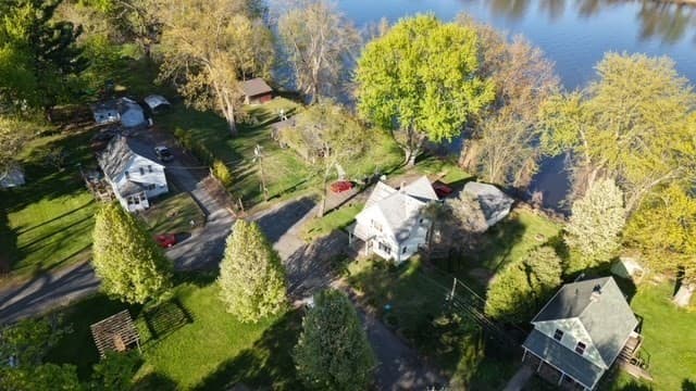 2 Oscar St, Holyoke MA 01040
