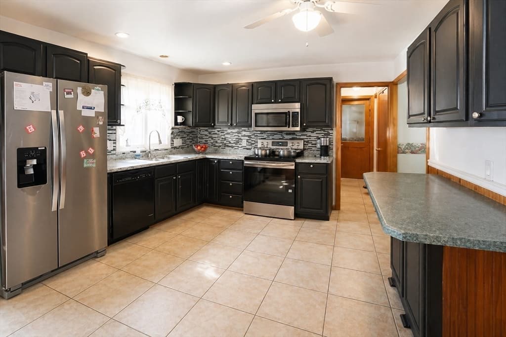 Single Family Residence at 21 Ryan Cir, Springfield MA 01118, Springfield, photo 2 of 24