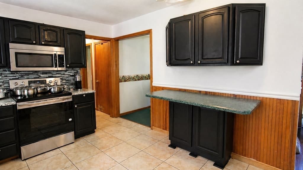 Single Family Residence at 21 Ryan Cir, Springfield MA 01118, Springfield, photo 3 of 24