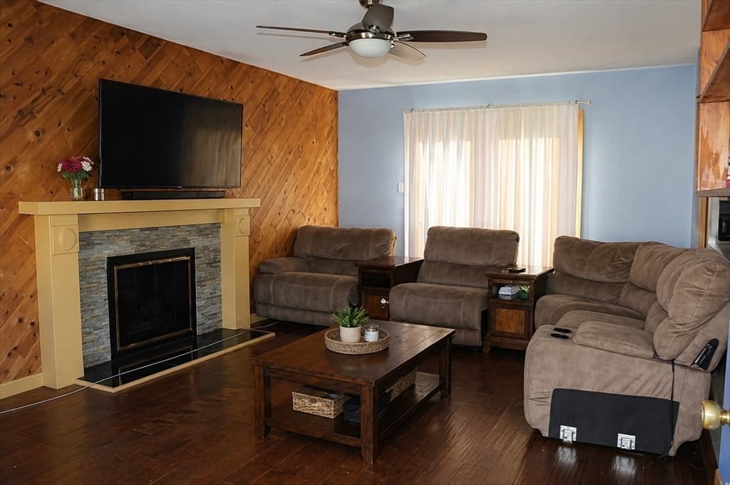 Single Family Residence at 21 Ryan Cir, Springfield MA 01118, Springfield, photo 5 of 24