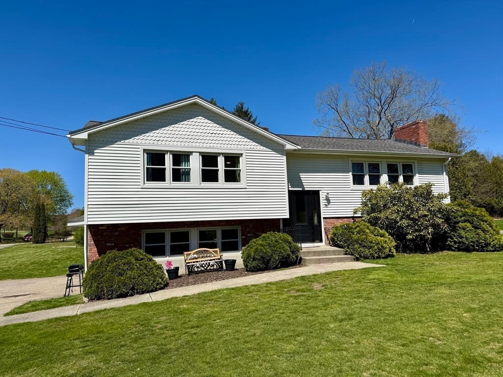 76 Airport Rd, Dudley MA 01571