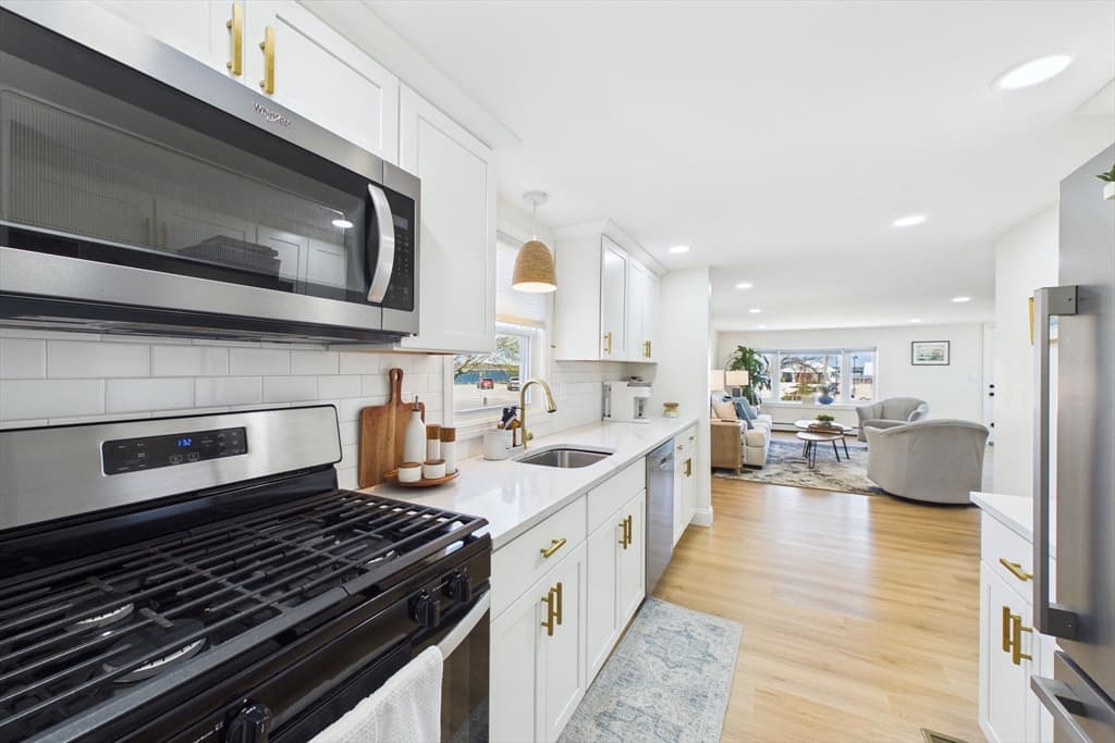 Single Family Residence at 1501 E Rodney French Blvd, New Bedford MA 02744, New Bedford, photo 14 of 32