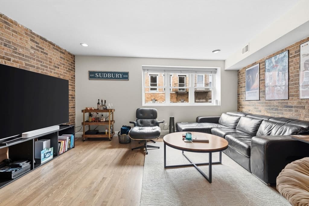Condominium at 159 Salem # 4, Boston MA 02113, photo 3 of 26