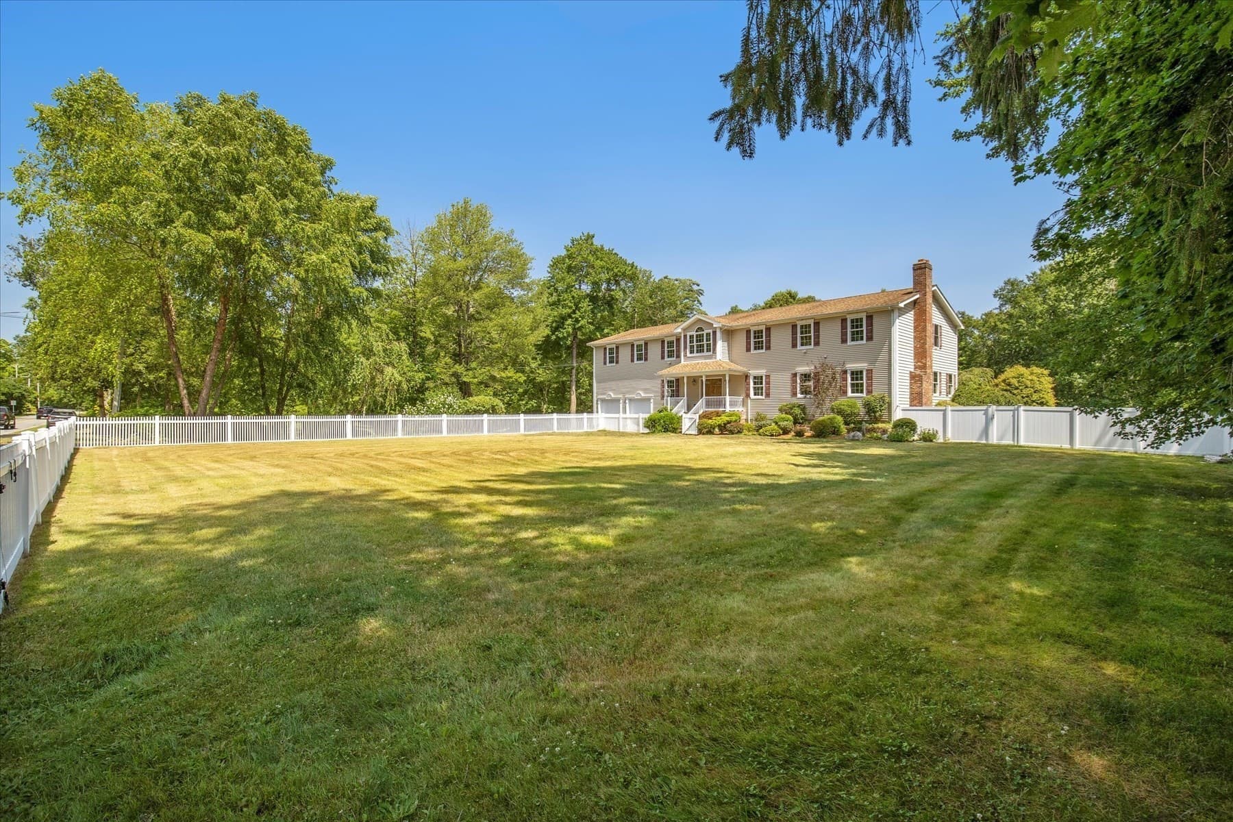 Single Family Residence at 220 Mattapoisett Rd, Rochester MA 02770, Rochester, photo 2 of 40