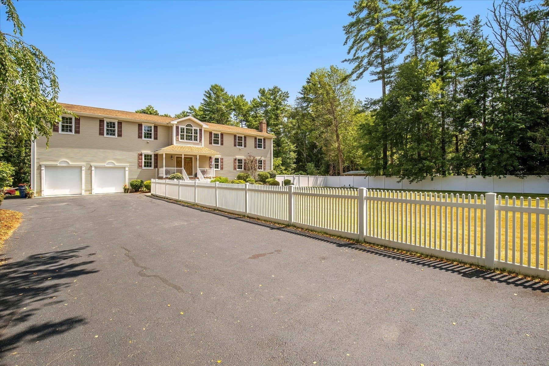 Single Family Residence at 220 Mattapoisett Rd, Rochester MA 02770, Rochester, photo 3 of 40