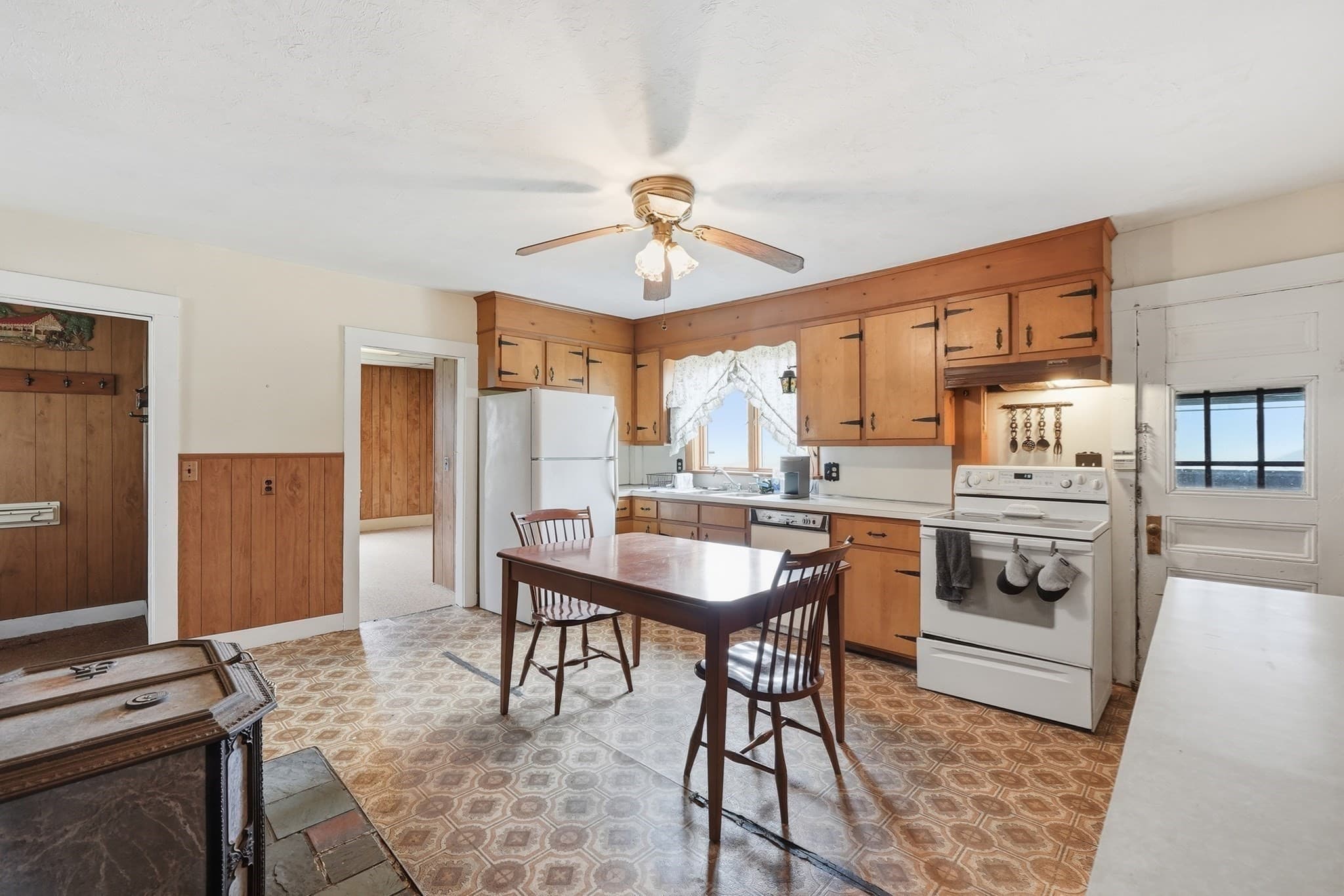 Single Family Residence at 16 Main St, Brookfield MA 01506, Brookfield, photo 6 of 42
