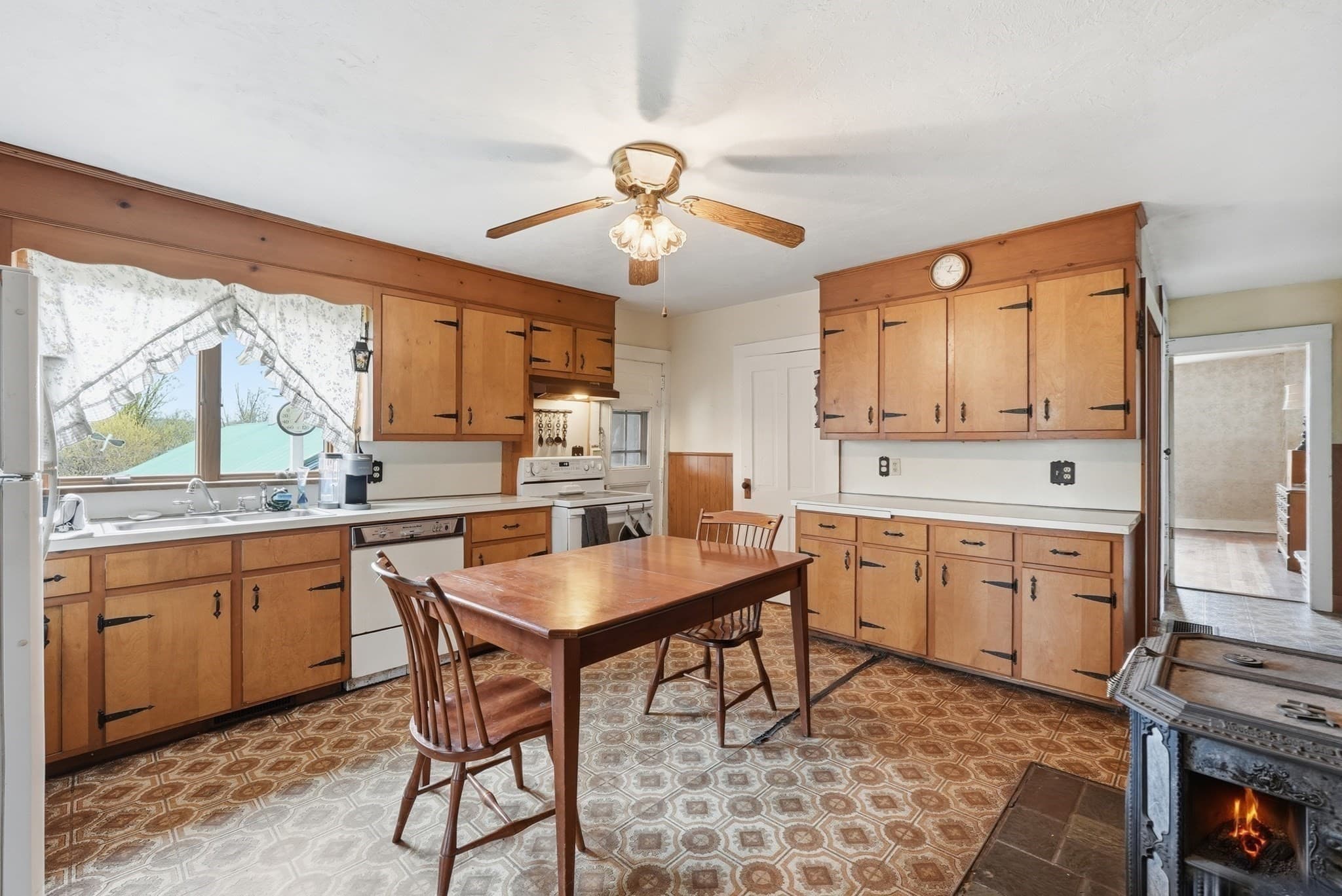 Single Family Residence at 16 Main St, Brookfield MA 01506, Brookfield, photo 7 of 42
