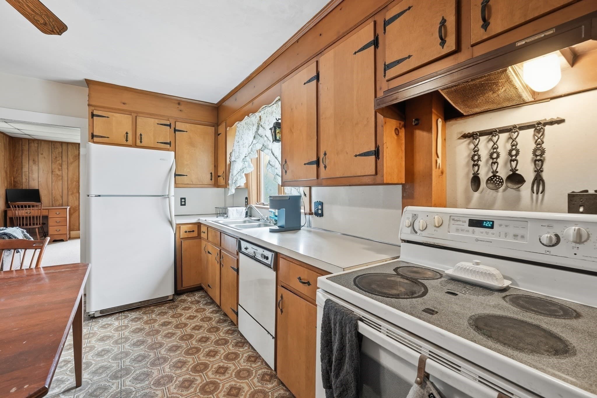 Single Family Residence at 16 Main St, Brookfield MA 01506, Brookfield, photo 9 of 42