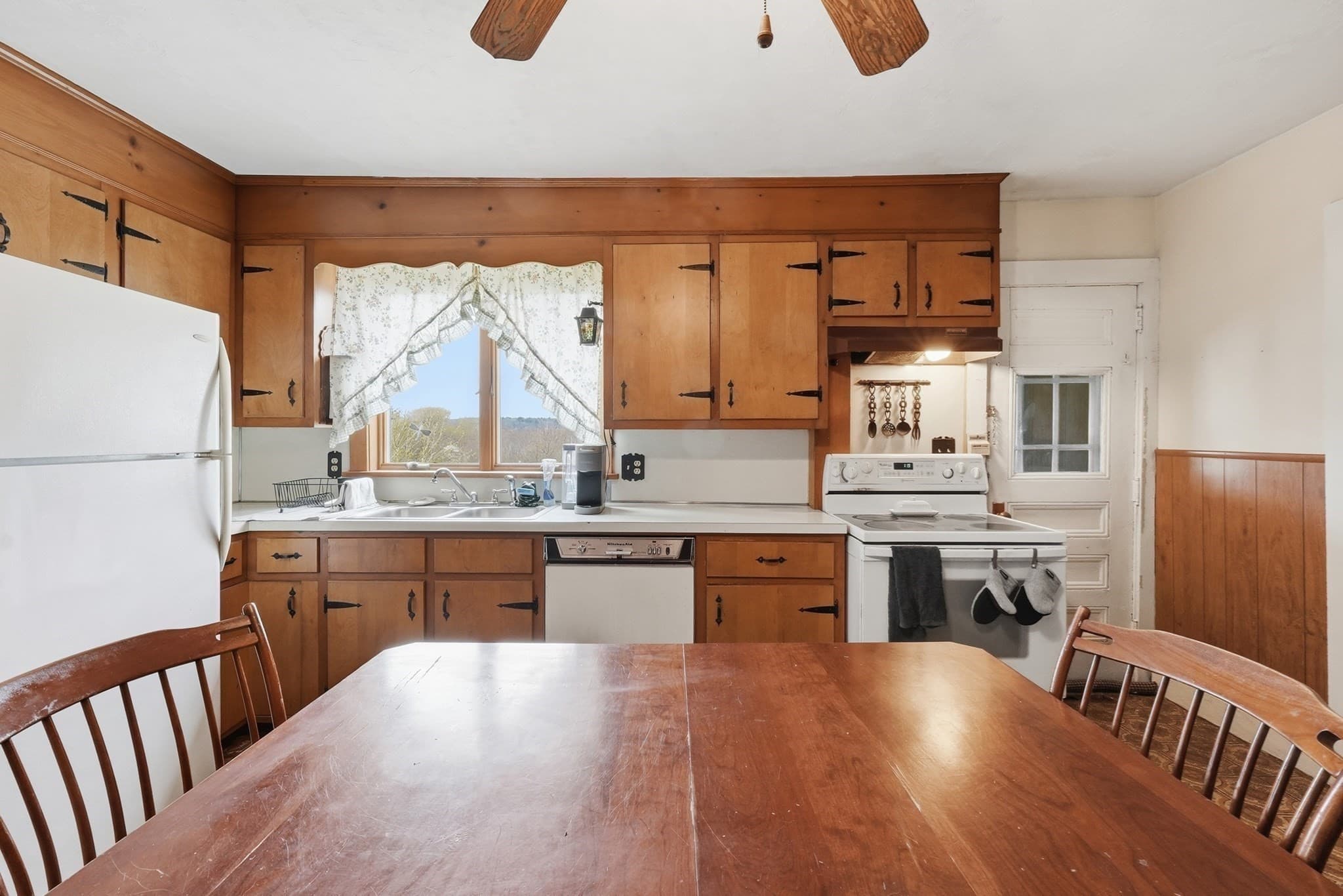 Single Family Residence at 16 Main St, Brookfield MA 01506, Brookfield, photo 8 of 42