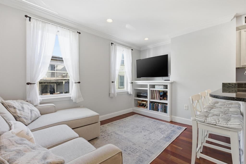 Condominium at 523 E 2nd St # 5, Boston MA 02127, Boston, photo 3 of 19