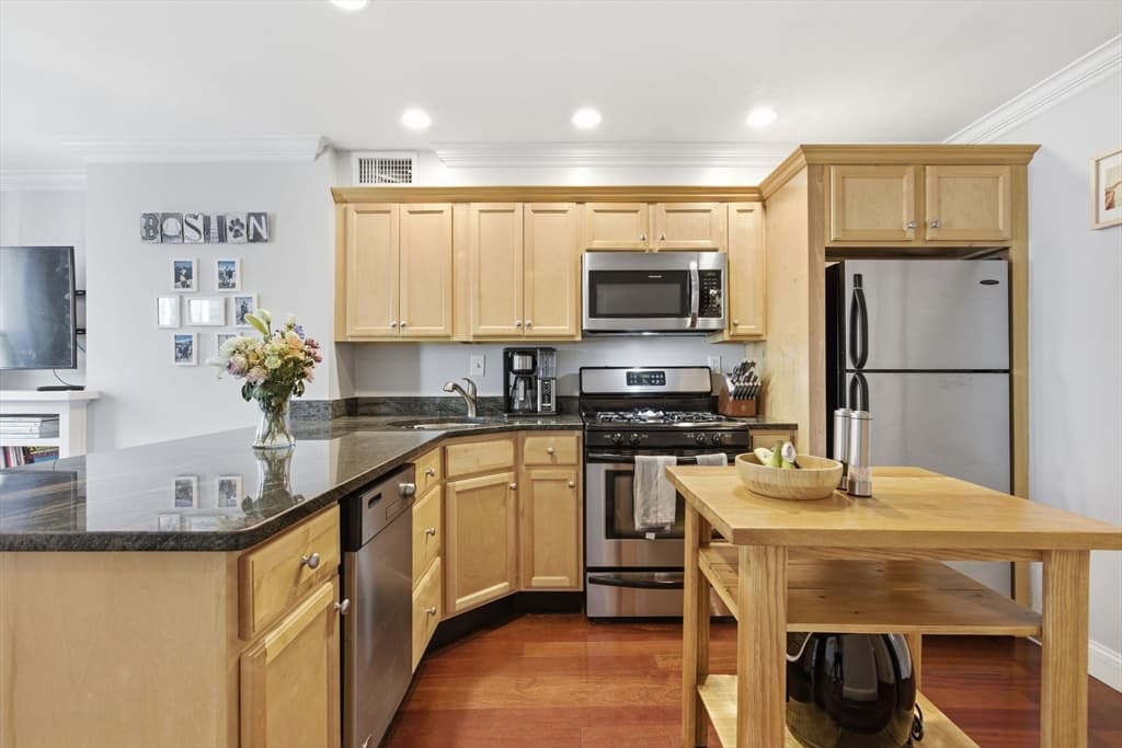 Condominium at 523 E 2nd St # 5, Boston MA 02127, Boston, photo 10 of 19