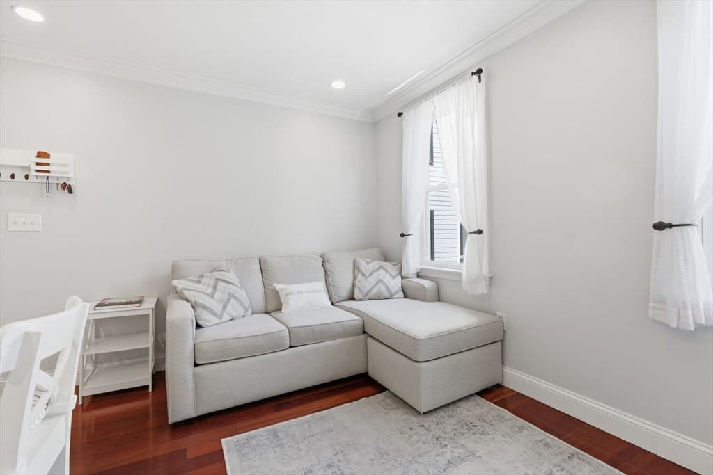 Condominium at 523 E 2nd St # 5, Boston MA 02127, Boston, photo 4 of 19