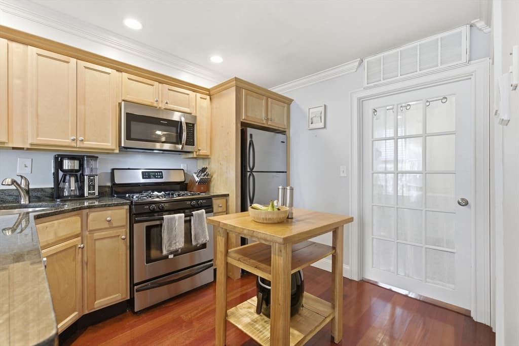 Condominium at 523 E 2nd St # 5, Boston MA 02127, Boston, photo 8 of 19