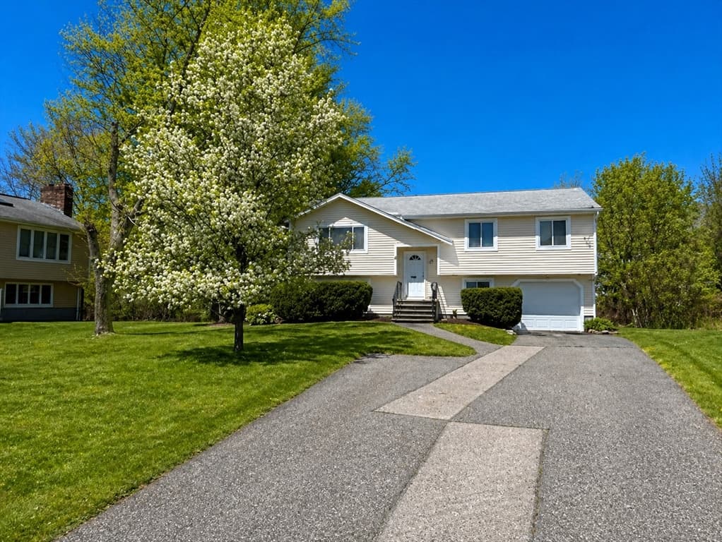 22 Leonard Rd, Framingham MA 01701