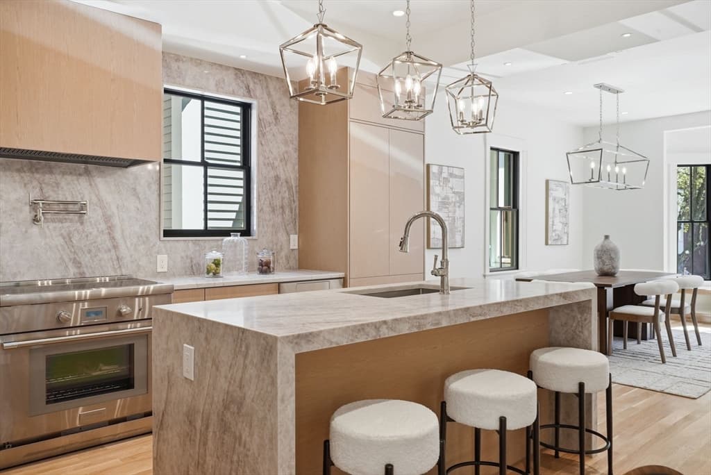 9 Mt Auburn St, Cambridge MA 02138