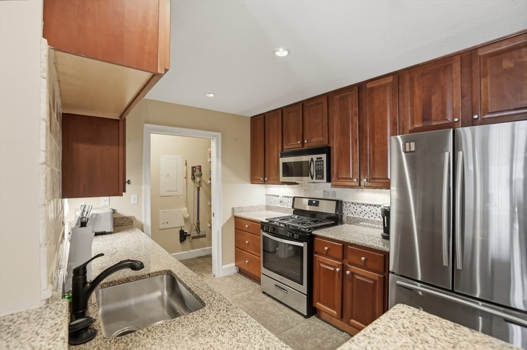 Condominium at 36 Village Rd # 714, Middleton MA 01949, Middleton, photo 9 of 24