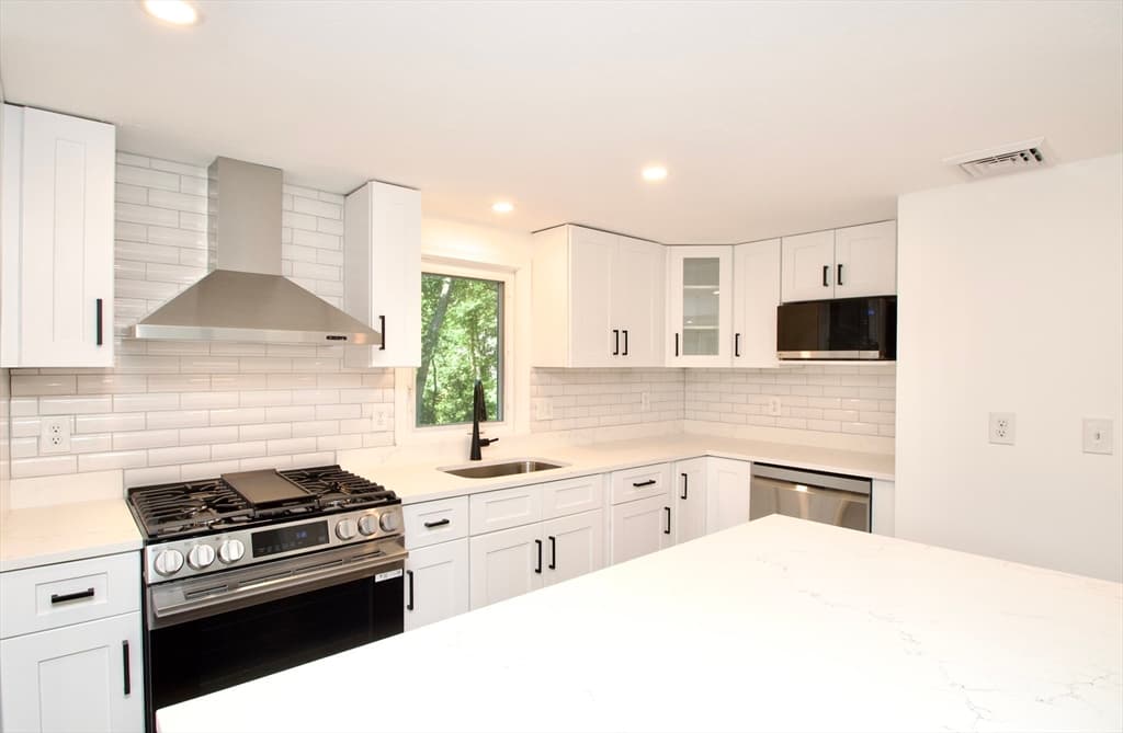 Single Family Residence at 7 Barbara Rd, Kingston MA 02364, Kingston, photo 6 of 26